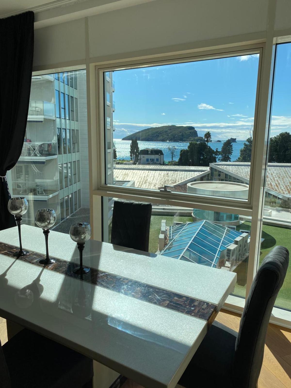 Radox Kit Apartment Budva